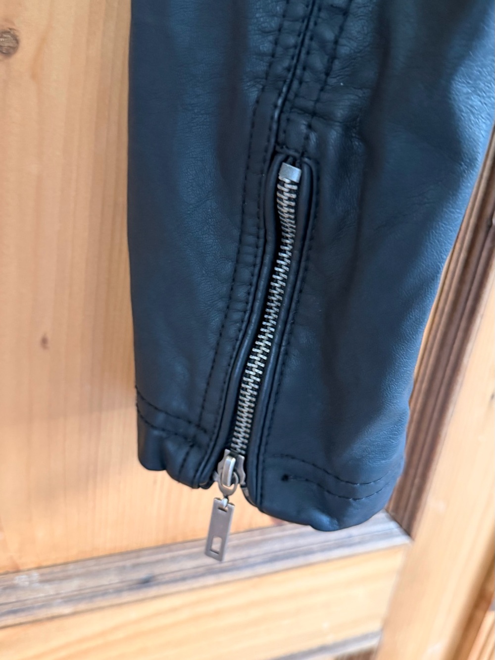 NWOT Johnny Black Leather-Look Zip Front Jacket - Picture 5 of 5